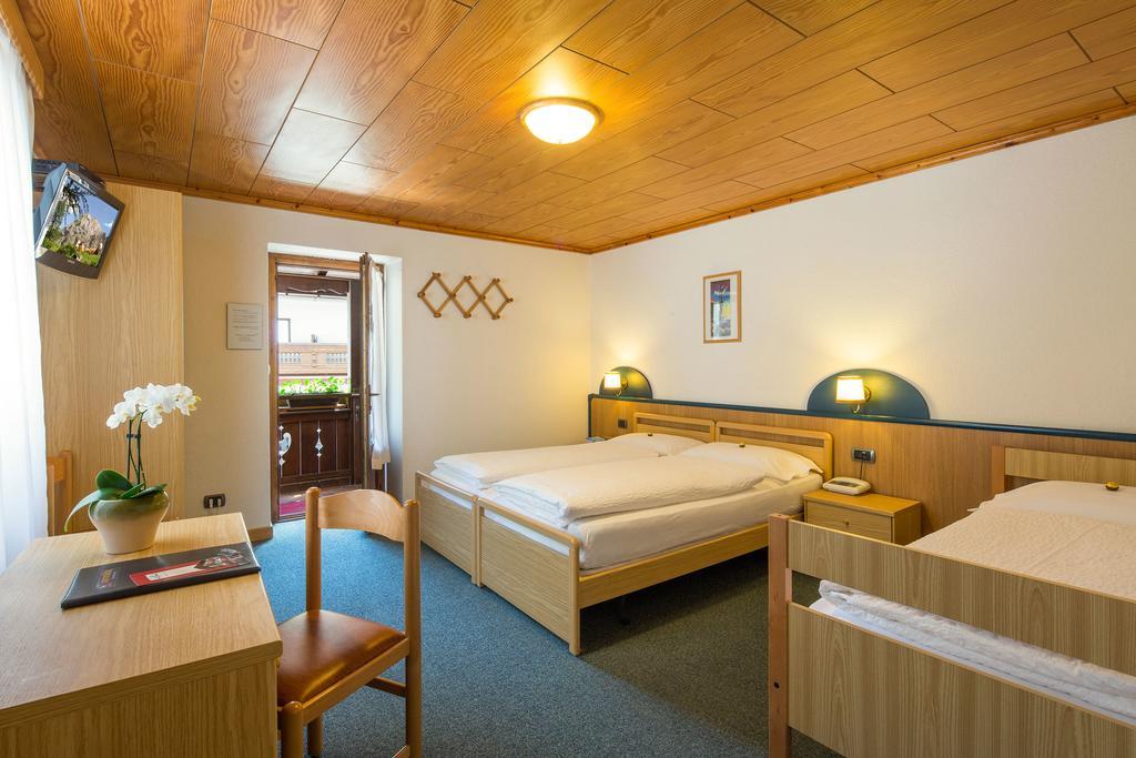 Hotel Garni Ai Serrai Рокка-Пьеторе Экстерьер фото