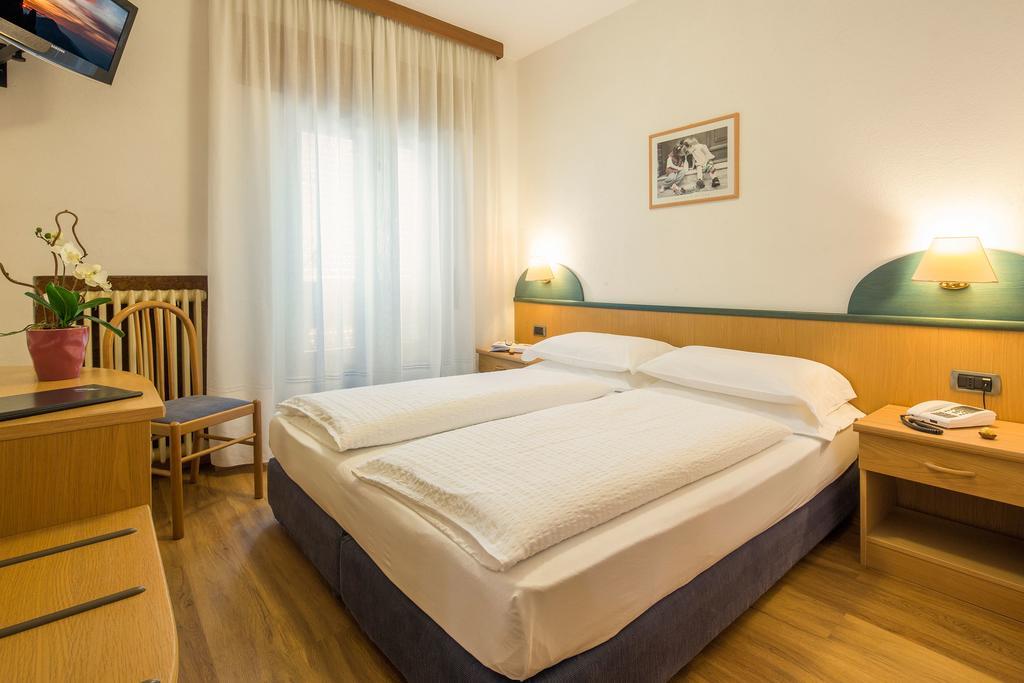 Hotel Garni Ai Serrai Рокка-Пьеторе Экстерьер фото